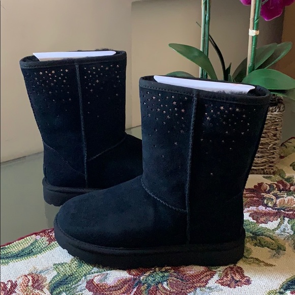 NEW UGG CLASSIC SHORT STARGIRL BLACK - Picture 3 of 8